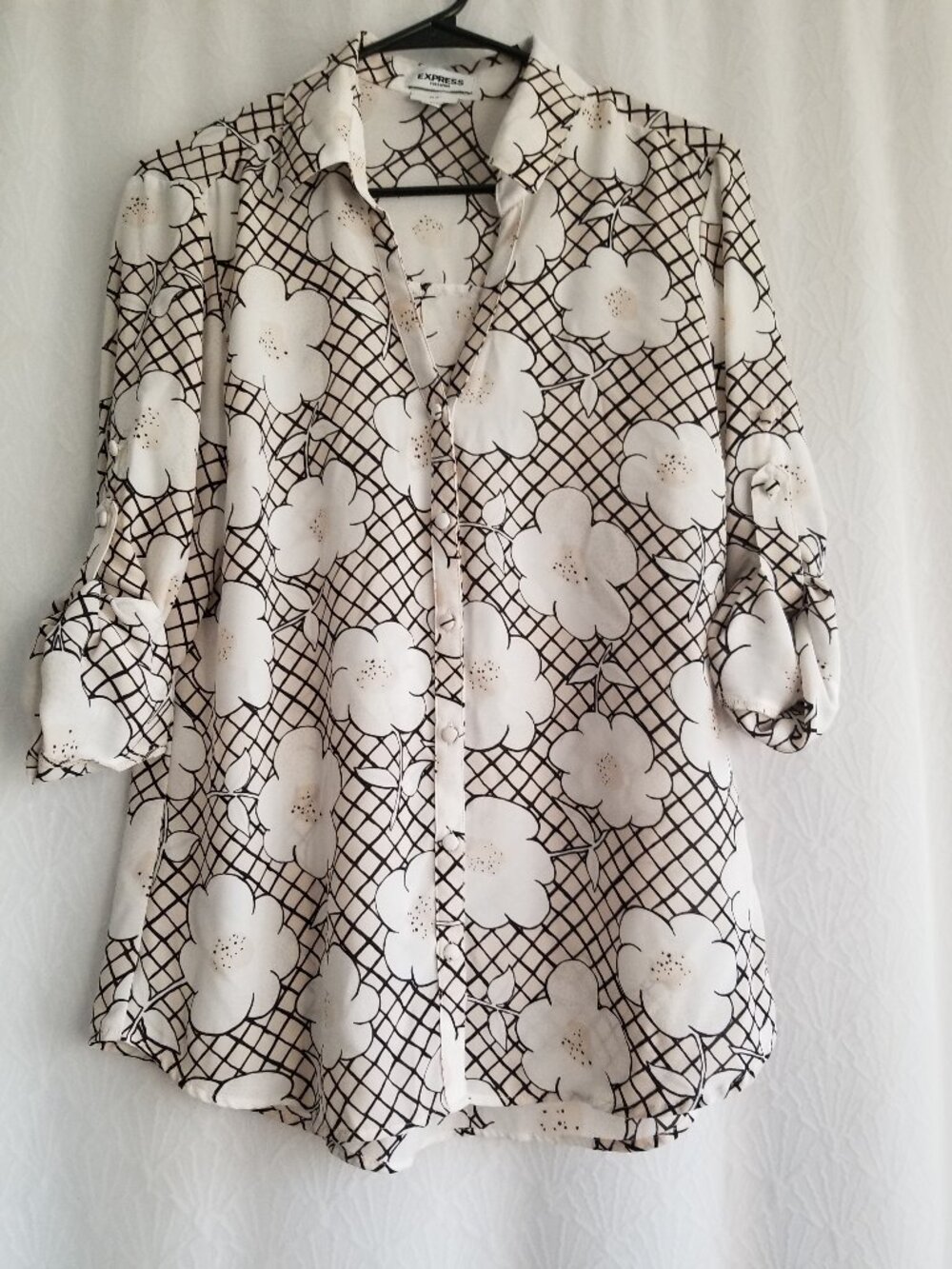Express Portofino Slim Cream Floral Roll Tab Blouse Large